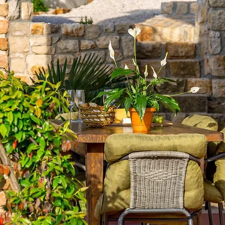 Lea & Tea Villa